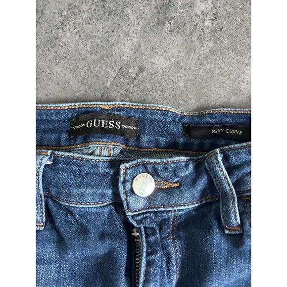 GUESS Women’s Slim Fit Jeans – Medium Wash – Size 30 - Picture 4 of 5
